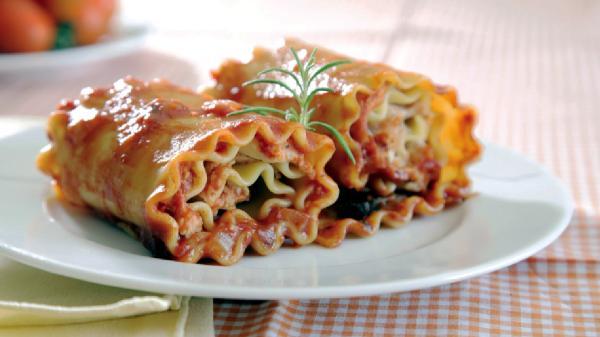 طرز تهیه لازانیا رولی بدون فر، سریع و آسان طرز تهیه لازانیا رولی بدون فر، سریع و آسان